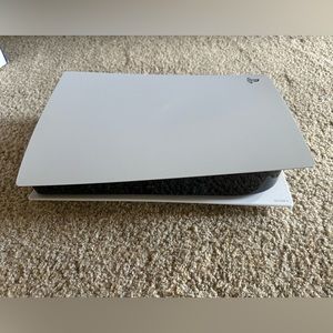 Make Me an Offer! 

PS5 825GB System in great condition and hardly ever used.